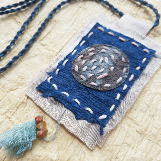 ARUTALA - Disseminating Moon Necklace | Gratitude