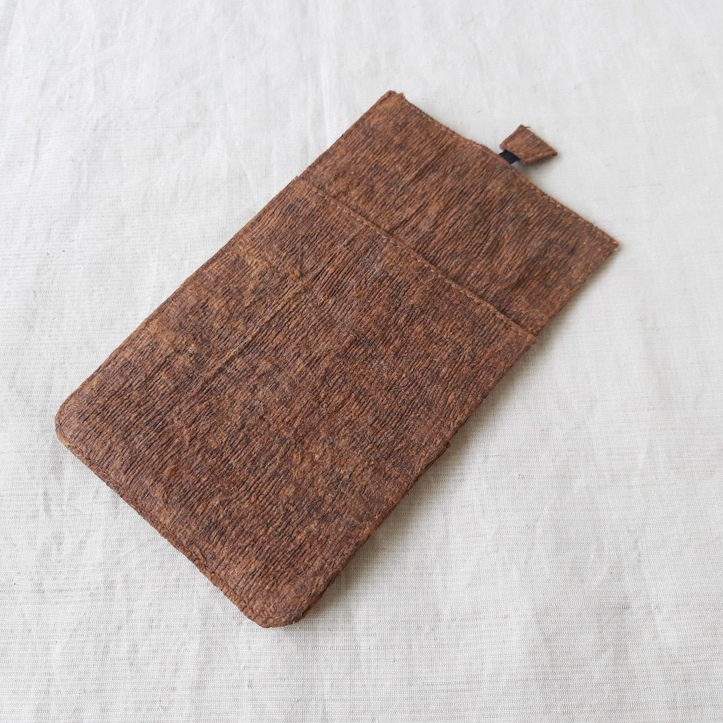 RANTA Cacao - Barkcloth Phone Pouch