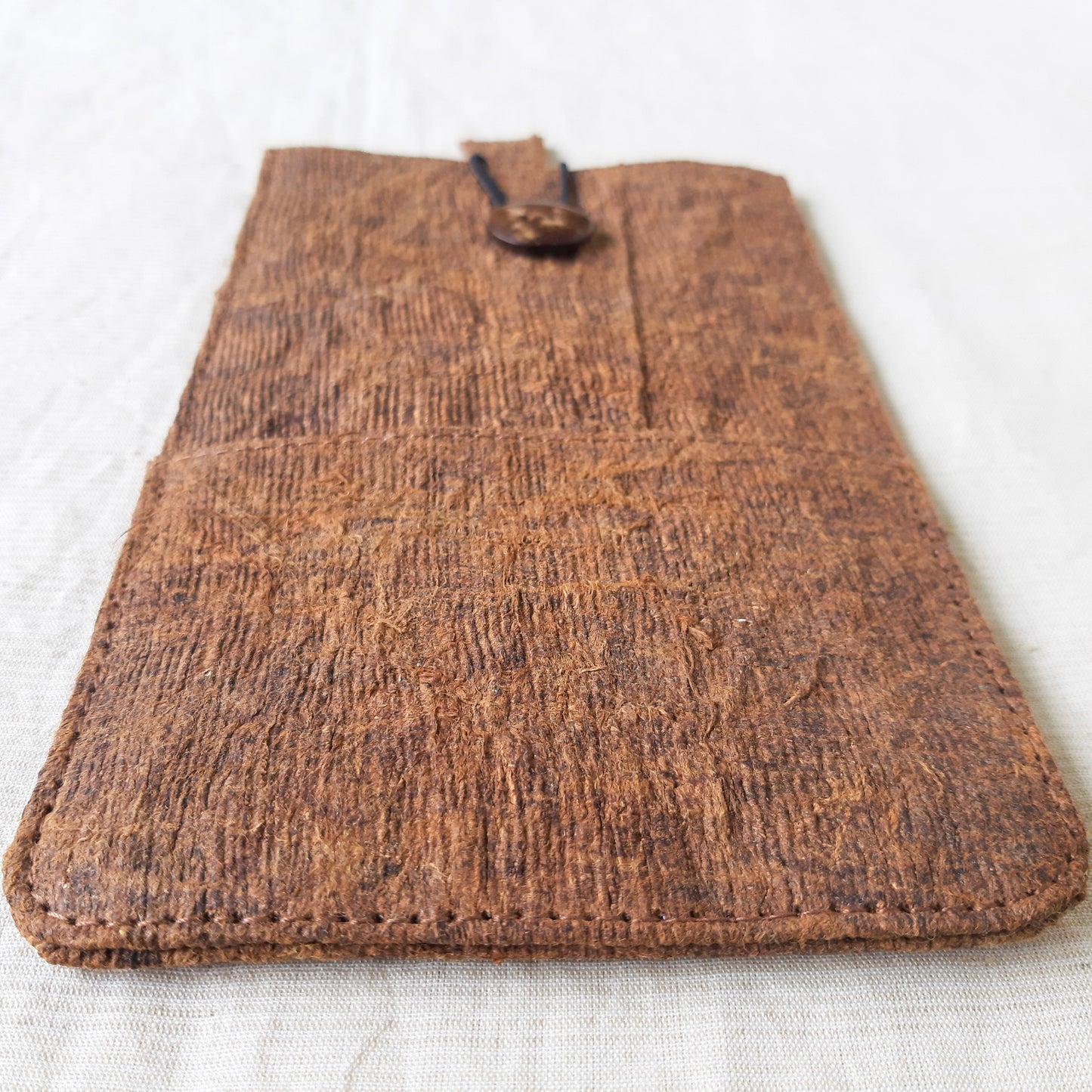 RANTA Cacao - Barkcloth Phone Pouch